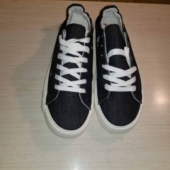 Babaya Slip Ons - Picture 4 of 6